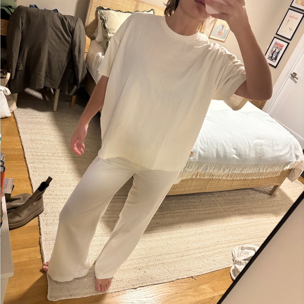 Women’s Short Sleeve Tee in Cream - Classic Everyday Staple - Picture 3 of 6